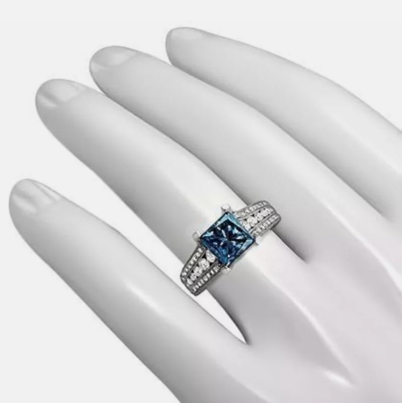 Beautiful new WHite Diamond & Aquamarine Wedding Ring - Picture 3 of 3